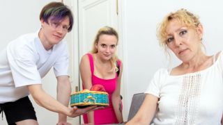 Deutsche Sugar Mommy Got Shame von Tochter und Sohn voll durchgefickt