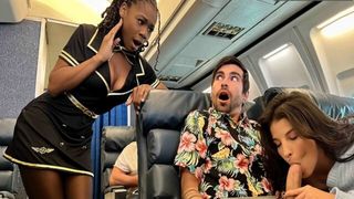 Stewardess bietet Jet Unterstützung für Passagiere, die im Flugzeug Sex haben - sex xxx